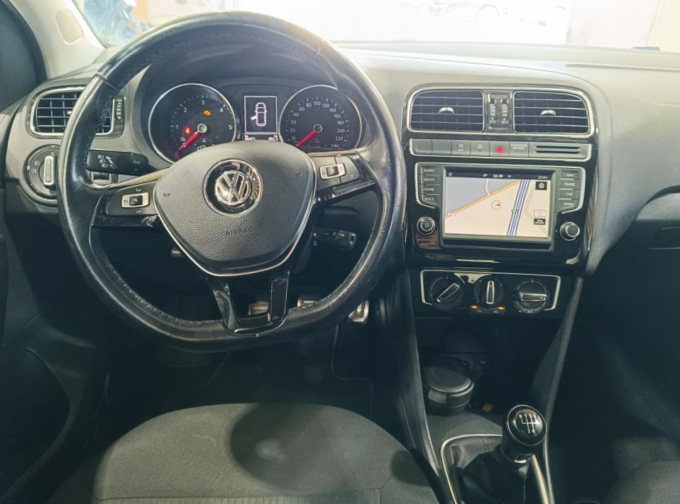 VOLKSWAGEN POLO 1.4 TDI CONFORTLINE NAV. 90 CV